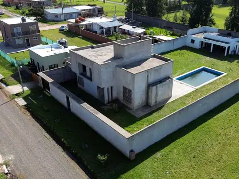 Casa en Venta con 3 cocheras