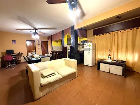 Casa en Venta con 3 cocheras
