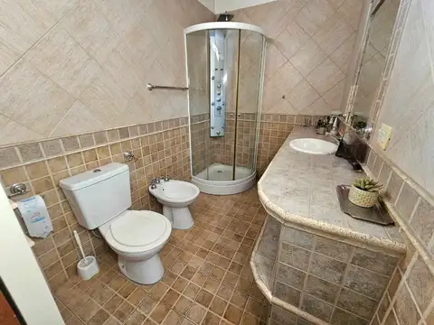 Casa 4 ambientes con 3 baños