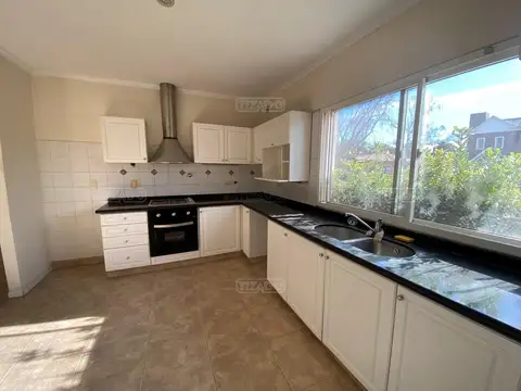 Casa 3 dorm con pileta en Los Jazmines Pilar del Este