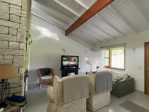 Casa 5 ambientes con 3 baños