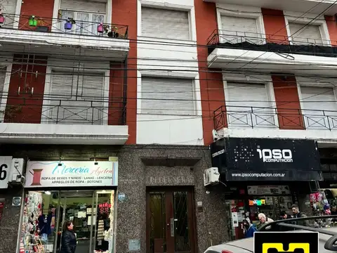 EXCELENTE TRES AMBIENTES AL FRENTE CON BALCON.