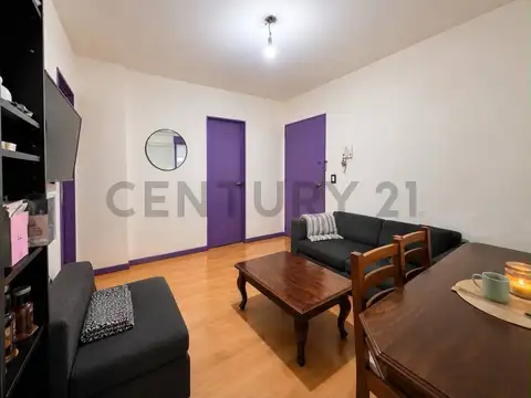 Avenida Peron 1000, Piso 1