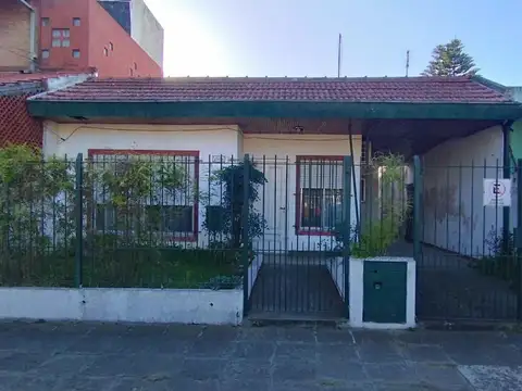 CASA CON AMBIENTES AMPLIOS