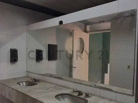 Casa en Venta con 5 cocheras