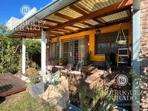 Casa 4 ambientes con 2 baños