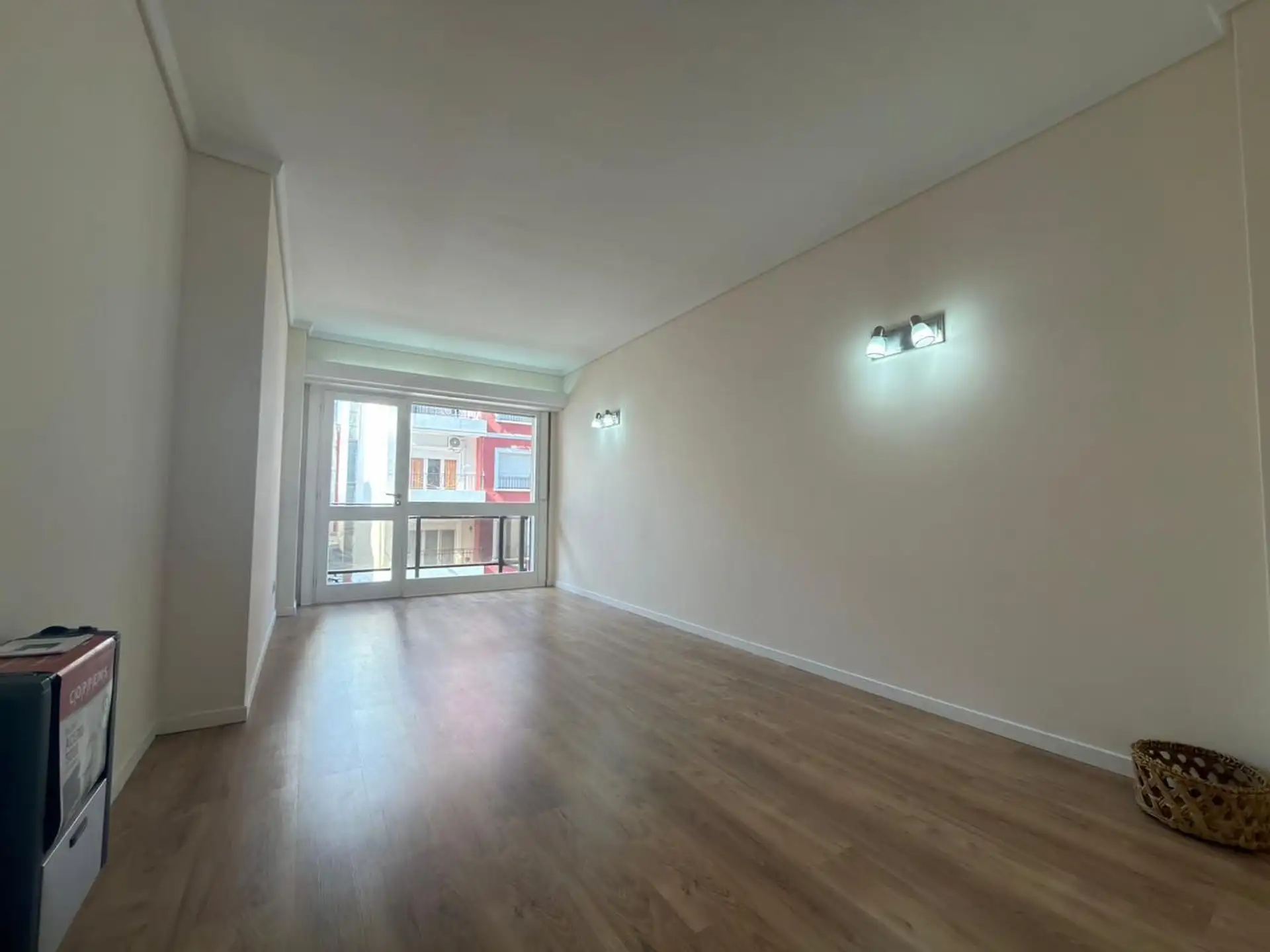 Departamento 2 ambientes con dependencia al frente con balcón Belgrano 2200 Centro