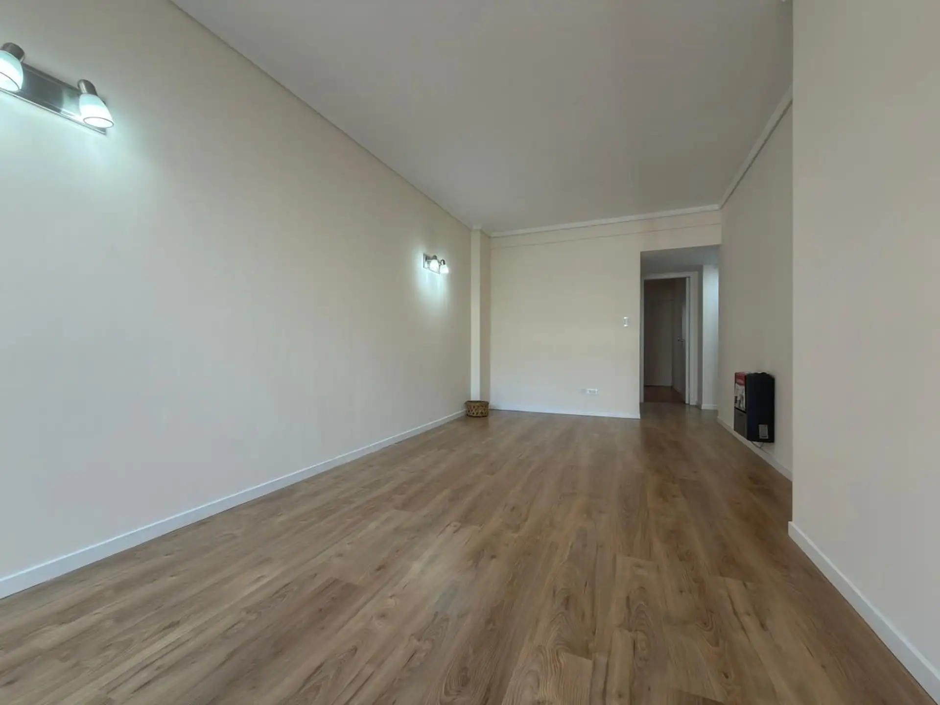 Departamento 2 ambientes con dependencia al frente con balcón Belgrano 2200 Centro