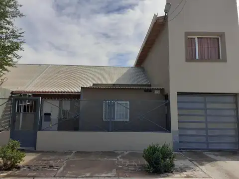 Casa en venta - 3 Dormitorios 1 Baño - Cipolletti