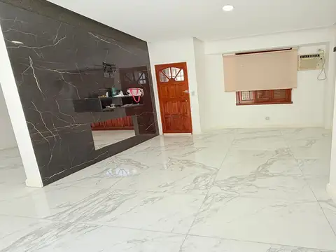 Casa en Alquiler con 1 cochera