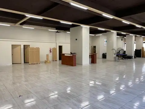 VENTA DE GRAN GALPON DE 8.66 x 60 + EDIFICIO EN ESQUINA DE 3 PISOS