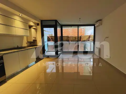 Mitre 300, Piso 2