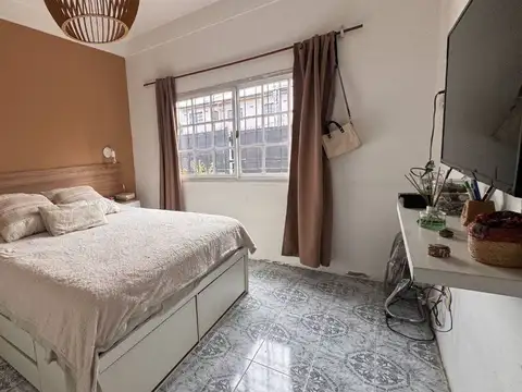 Casa 6 ambientes con 2 baños