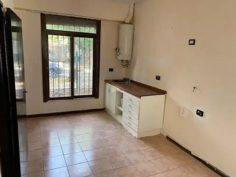 Oficina 4 ambientes con 1 baño