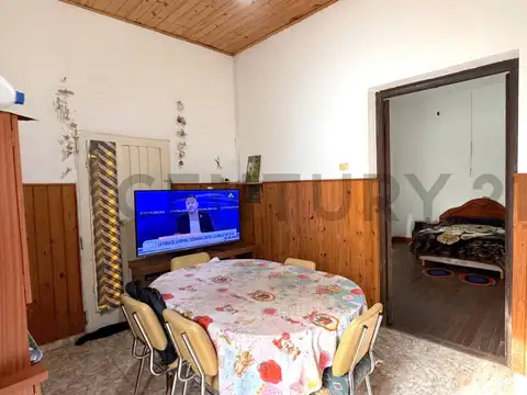 Casa 7 ambientes con 2 baños