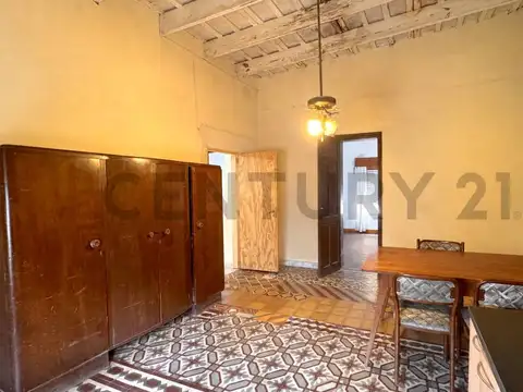 Casa de 2 dormitorios + Departamento de un dormitorio con garage- VENADO TUERTO