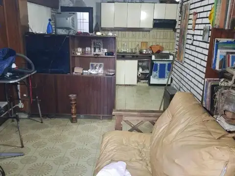 Casa en venta - 3 Dormitorios 1 Baño - Cochera - 147Mts2 - Sarandí