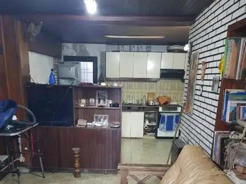 Casa en venta - 3 Dormitorios 1 Baño - Cochera - 147Mts2 - Sarandí