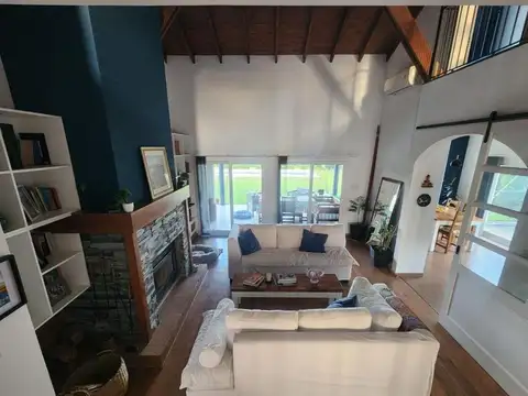 Casa en Venta con 1 cochera