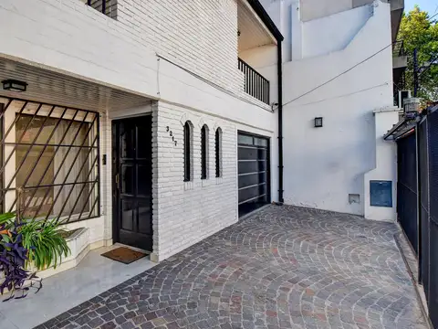 Casa en Venta con 3 cocheras