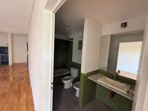 Amplio monoambiente con balcón en inmejorable ubicación