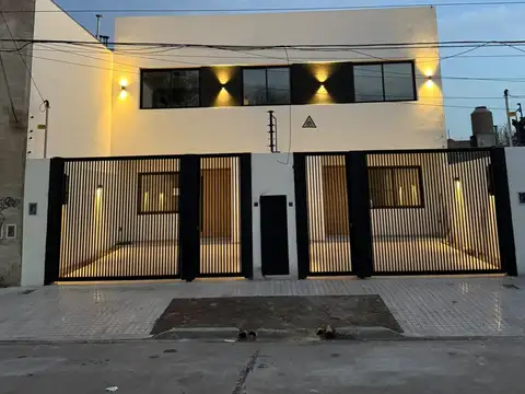 DUPLEX 4 AMBIENTE EN VILLA ADELINA A ESTRENAR