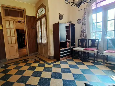 VENTA - CASA DE 3 DORMITORIOS A RECICLAR - ARROYITO, ROSARIO