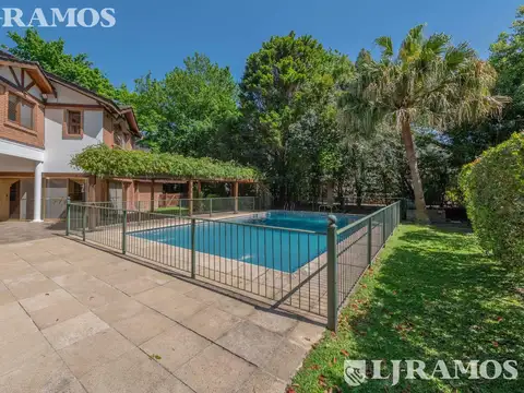 Casa en Venta con 7 cocheras