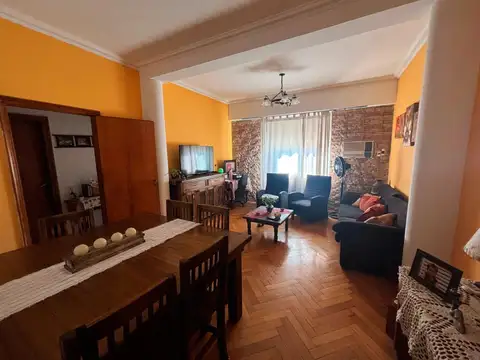 Hermoso depto de 3 ambientes c/dependencia, reciclado a nuevo