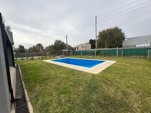 Casa en Alquiler en Alvarez Del Bosque, USD 1.500
