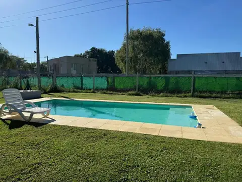 Casa en Alquiler en Alvarez Del Bosque, USD 1.600