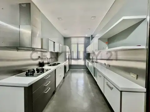 Casa 6 ambientes con 4 baños