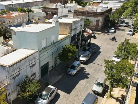 EN VENTA CASA A RECICLAR SEMICENTRO TANDIL
