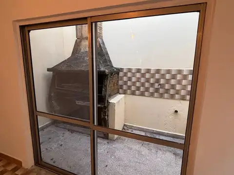 CASA EN EXCELENTE ESTADO EN BARRIO MARÍTIMO