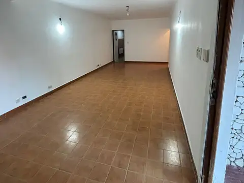 Casa en Alquiler con 1 cochera