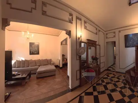Casa en Venta con 5 cocheras