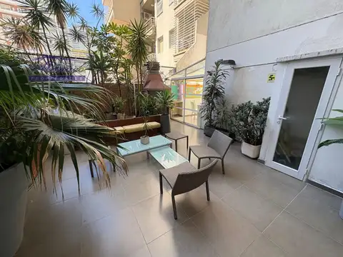 Unico Piso 3 amb + Quincho con balcón y gran patio.-
