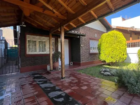 CASA 4AMB C QUINCHO, JARDÍN Y COCHERA STOS LUGARES