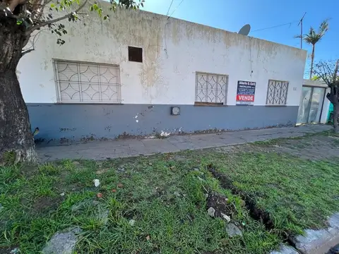 CASA CON 3 LOCALES