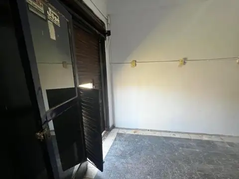 CASA CON 3 LOCALES