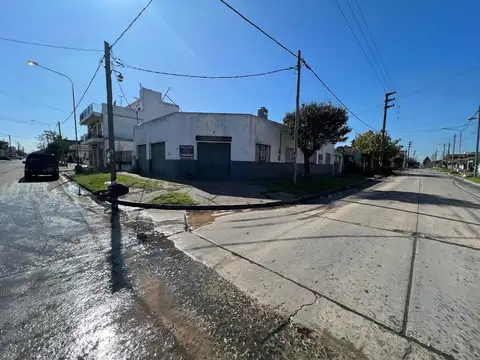 CASA CON 3 LOCALES