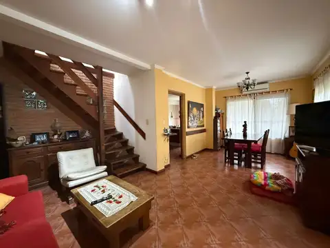 Depto Tipo Casa 4 ambientes con 2 baños