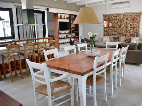 Casa en Alquiler Temporal con 1 cochera