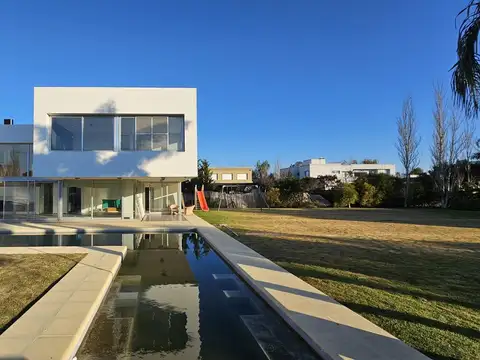 Casa a la venta en Kentucky Club de Campo