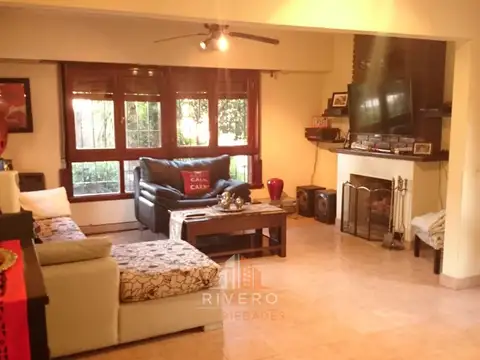 Casa 5 ambientes con 4 baños