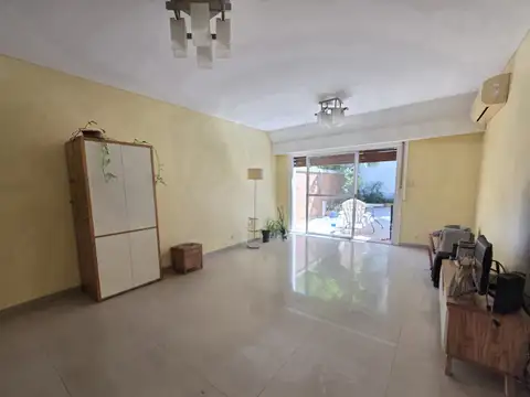Depto Tipo Casa en Venta en Flores, USD 199.000