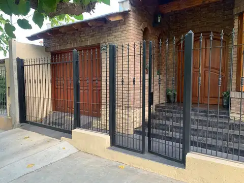 SE VENDE  MUY LINDA CASA EN B FARMACEUTICO  R CRUZ