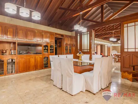 CASAS EN VENTA LA PLATA PARQUE Y PILETA