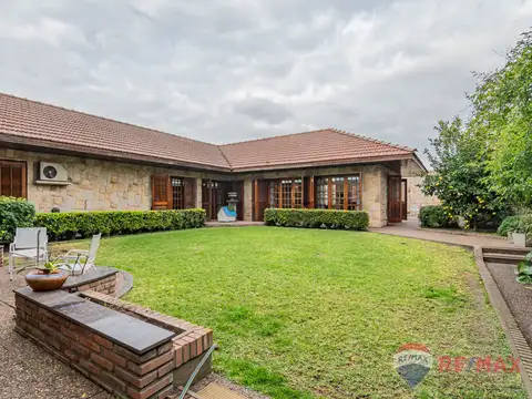 CASAS EN VENTA LA PLATA PARQUE Y PILETA