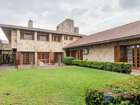 Casa en Venta con 4 cocheras